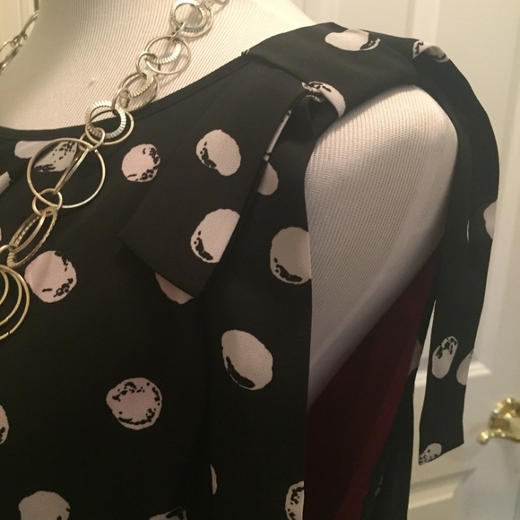 SLNY black and white sleeve dress with red trim - Picture 6 of 8